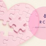 RCAの文字とハート型のピンクのジグソーパズル
